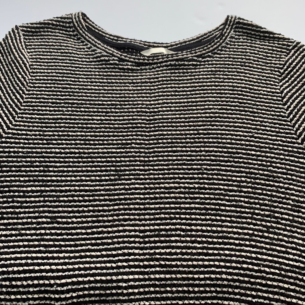 ⭐️3/$30⭐️ H&M Black & White Sweater Top - M - Picture 3 of 4